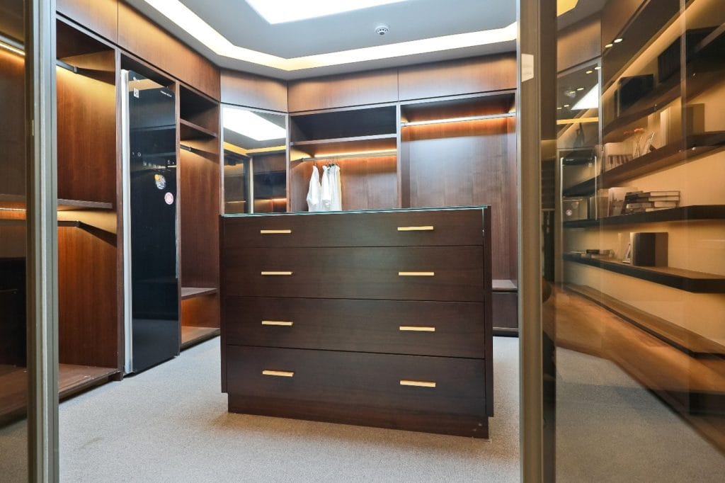 Space Optimization Why Bellaire Homeowners Are Choosing Custom Closets